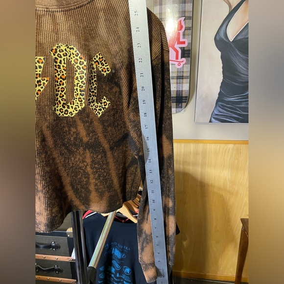 Women’s Two-toned cheetah AC/DC print, custom bleach splatter design long sleeve - Picture 3 of 6